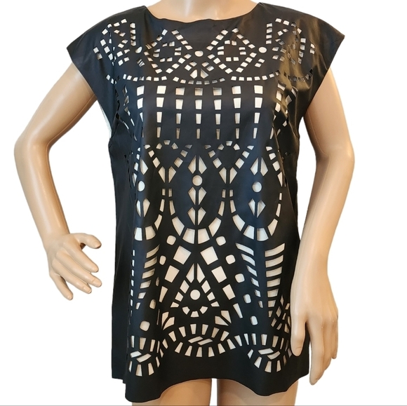 NWT Catherine Malandrino faux leather Lazer cut lined top. Small. - Picture 15 of 15